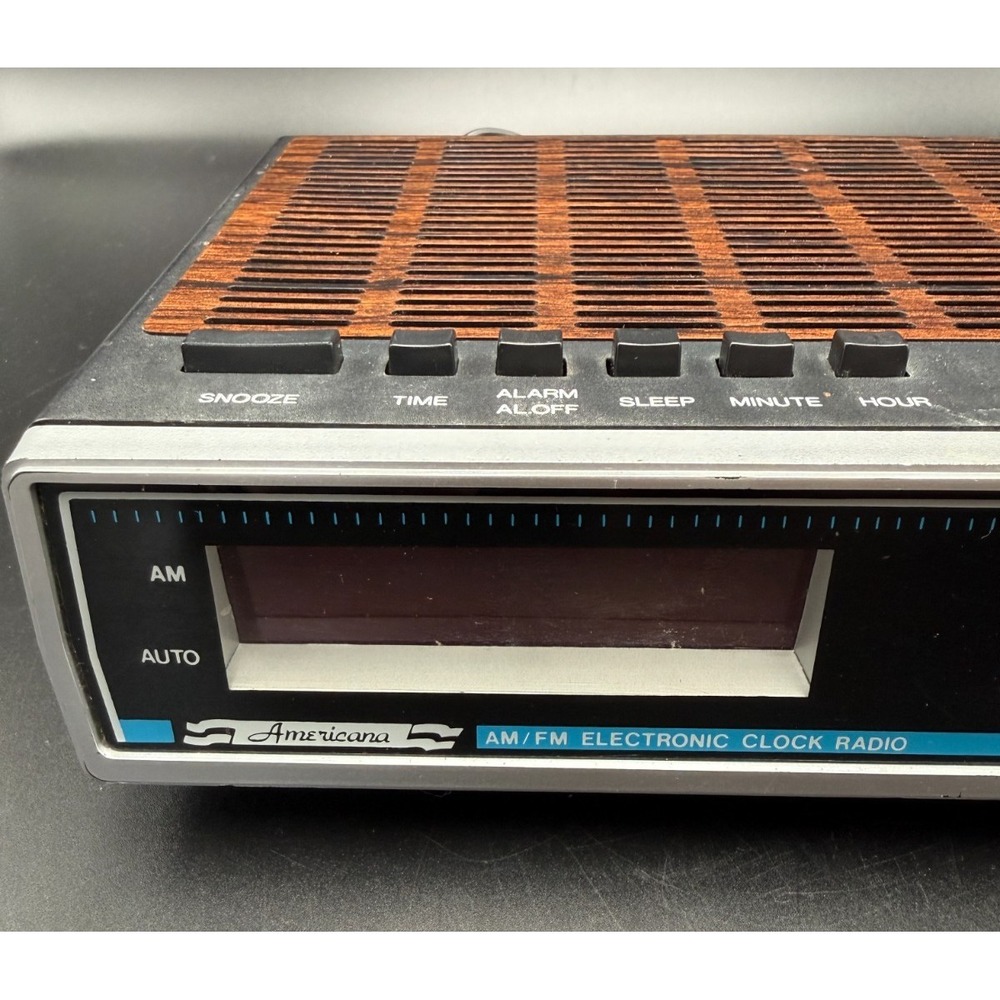 Americana Vintage AM/FM Electronic Radio Alarm Clock Wood Grain TESTED/WORKS - Picture 5 of 15